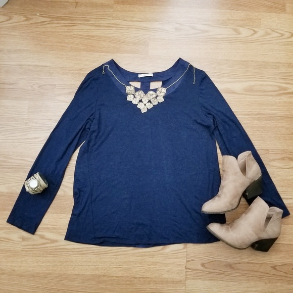 🥂Soft Faux Suede Top with Back Cutout! - Picture 5 of 6